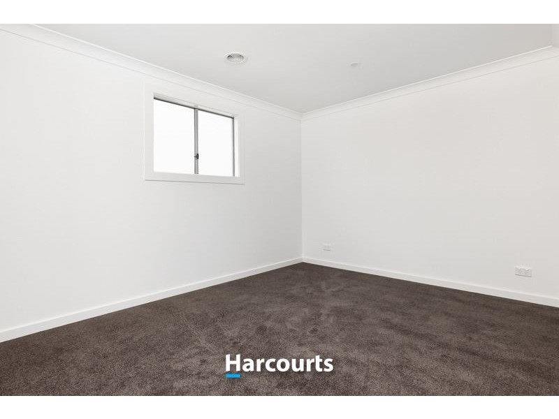 22 Hollingrove Avenue, Clyde North VIC 3978