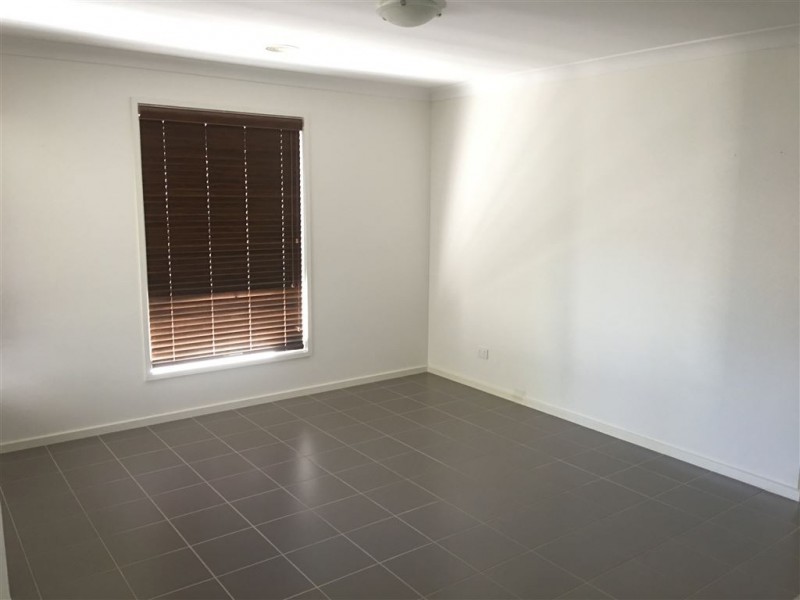 11 Whitehaven Street, Berwick VIC 3806