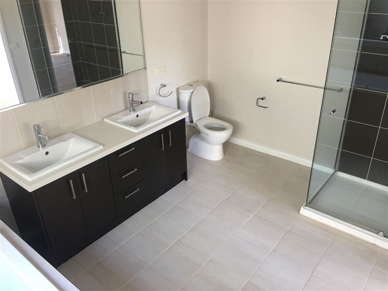 11 Montmorency Avenue, Berwick VIC 3806