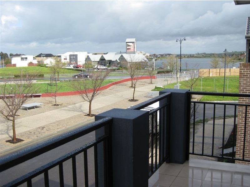 6 Harlesden Circuit, Pakenham VIC 3810