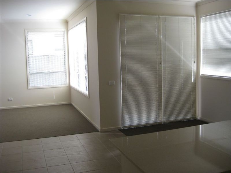 6 Harlesden Circuit, Pakenham VIC 3810