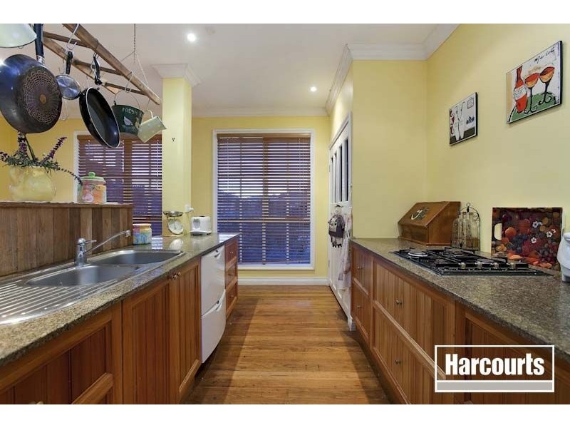 17 Lancaster Way, Beaconsfield VIC 3807