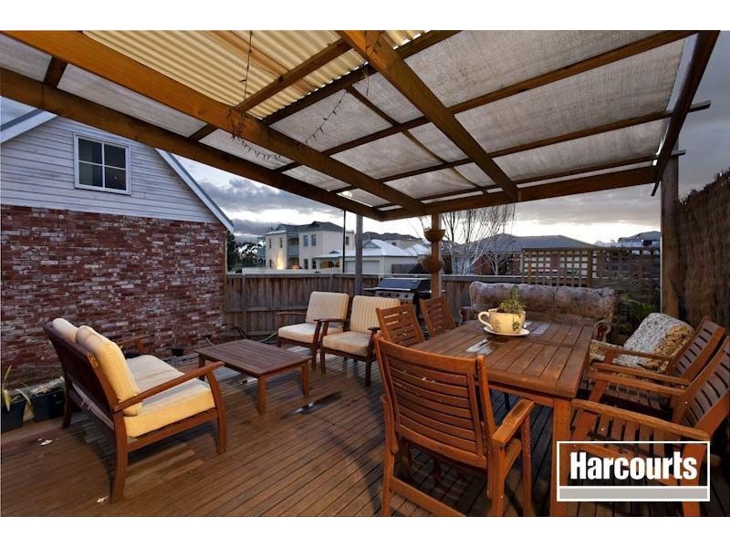 17 Lancaster Way, Beaconsfield VIC 3807