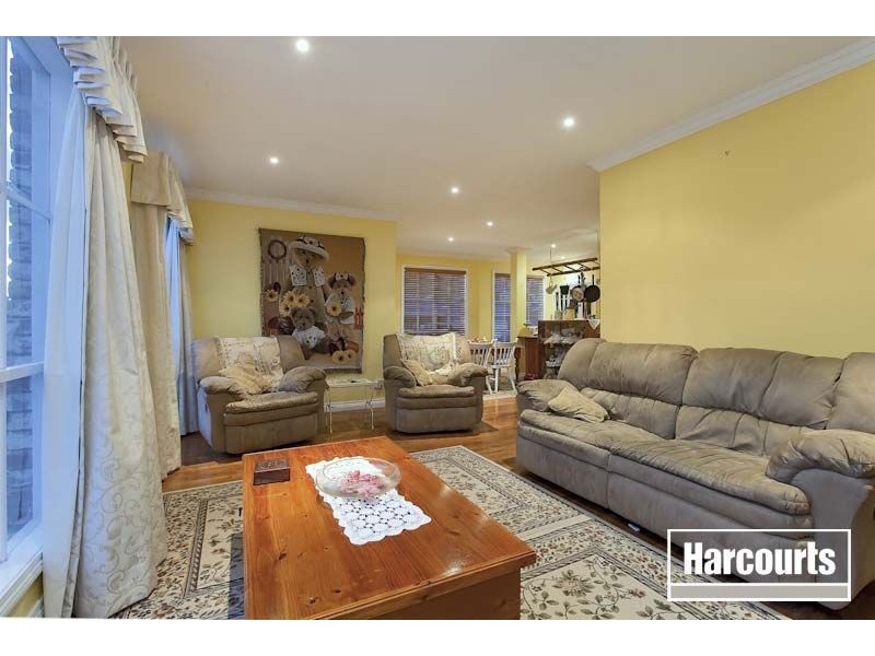 17 Lancaster Way, Beaconsfield VIC 3807