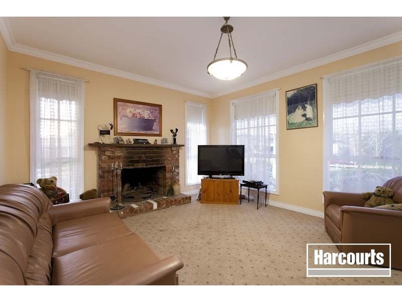 17 Lancaster Way, Beaconsfield VIC 3807