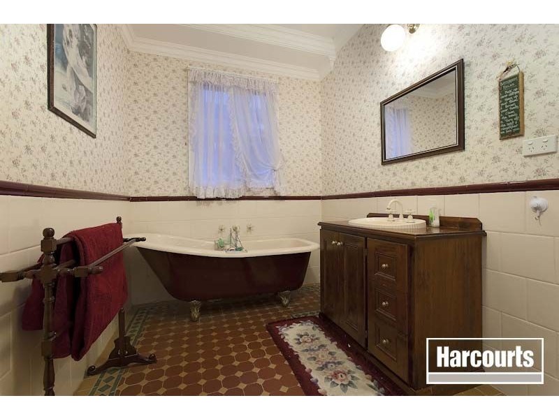 17 Lancaster Way, Beaconsfield VIC 3807
