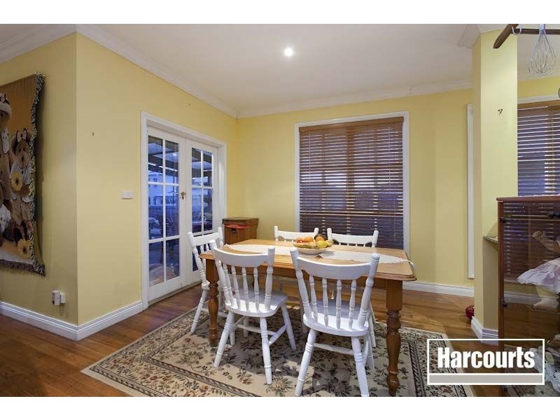 17 Lancaster Way, Beaconsfield VIC 3807