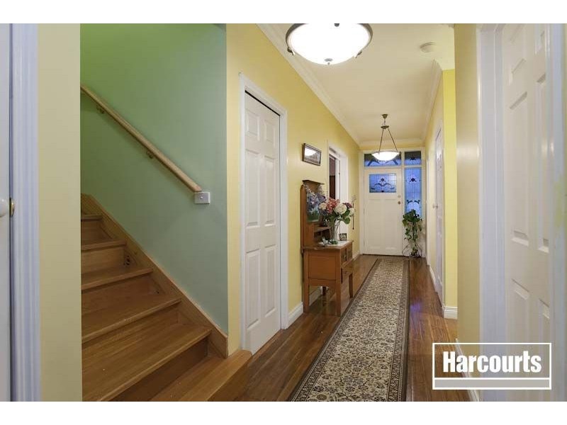 17 Lancaster Way, Beaconsfield VIC 3807