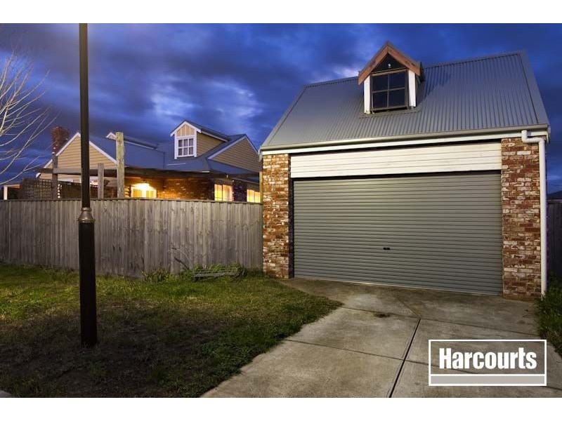 17 Lancaster Way, Beaconsfield VIC 3807