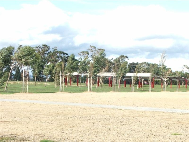 31 Baddeley Circuit, Cranbourne North VIC 3977