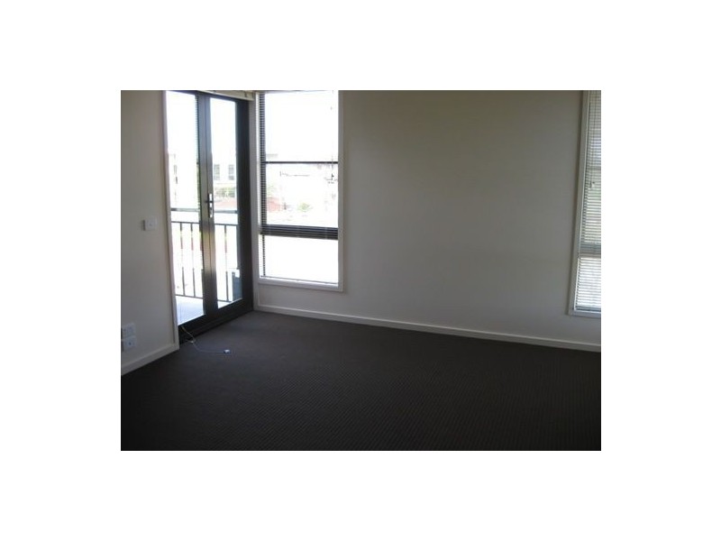 8 Harlsden Cct, Pakenham VIC 3810