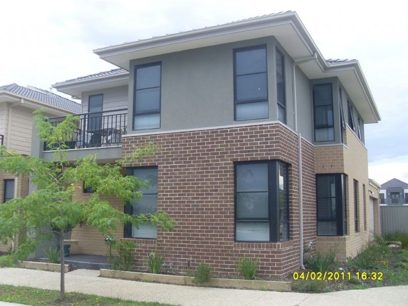 8 Petrel Circuit, Pakenham VIC 3810