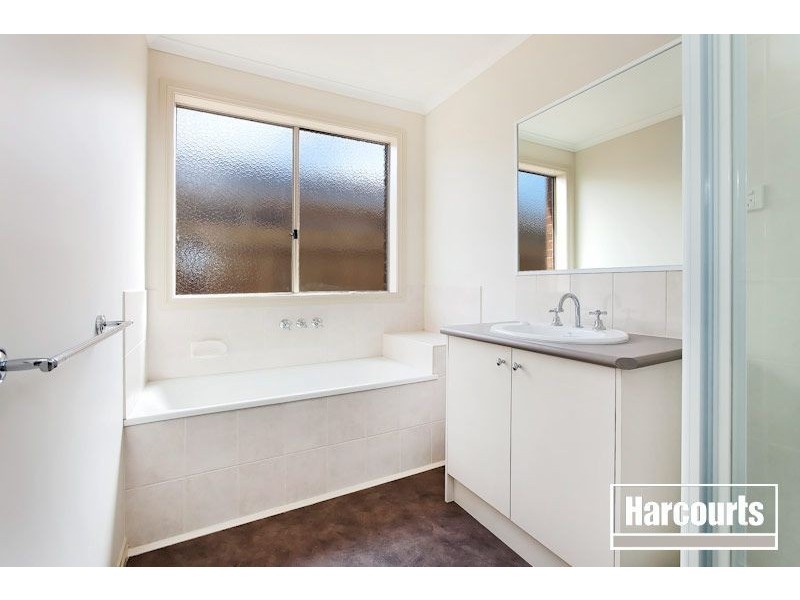 11 Carabott Place, Berwick VIC 3806