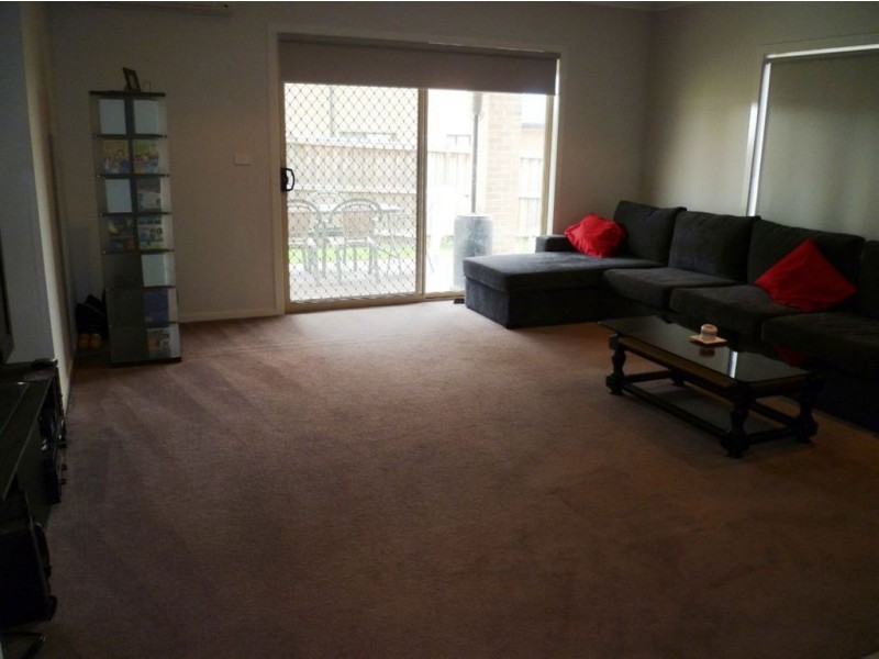 16 Mannavue Boulevard, Cranbourne North VIC 3977