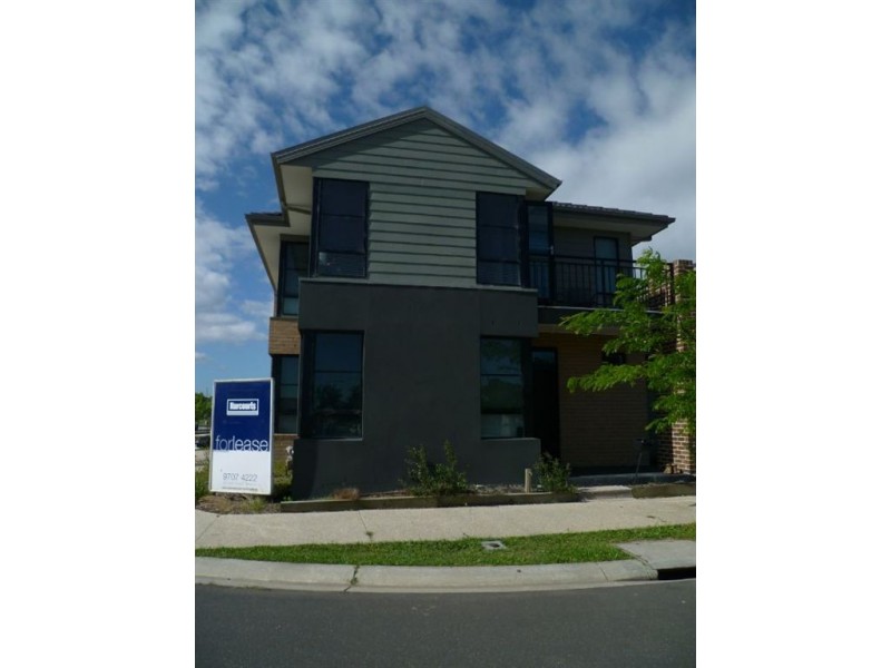 16 Petrel Circuit, Pakenham VIC 3810