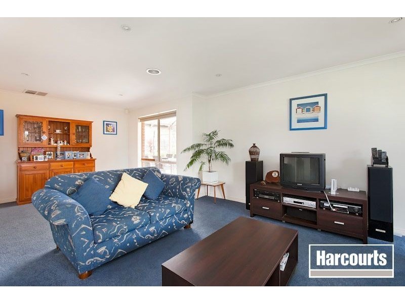 24 Sheldon Drive, Berwick VIC 3806