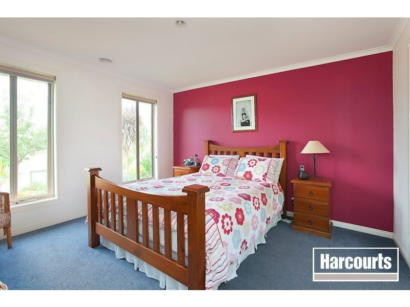 24 Sheldon Drive, Berwick VIC 3806