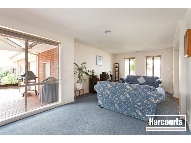 24 Sheldon Drive, Berwick VIC 3806