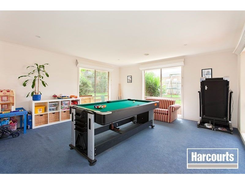 24 Sheldon Drive, Berwick VIC 3806