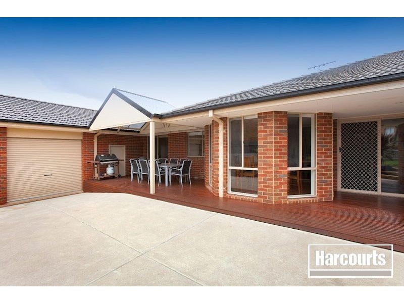 24 Sheldon Drive, Berwick VIC 3806