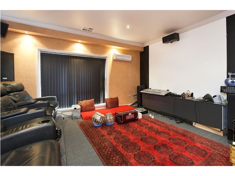 160 Sweeney Drive, Narre Warren VIC 3805