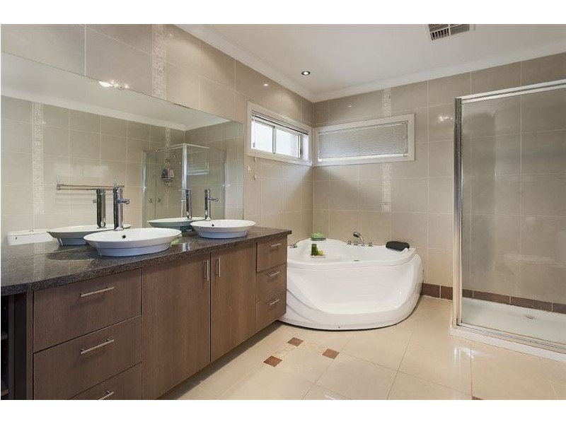 160 Sweeney Drive, Narre Warren VIC 3805