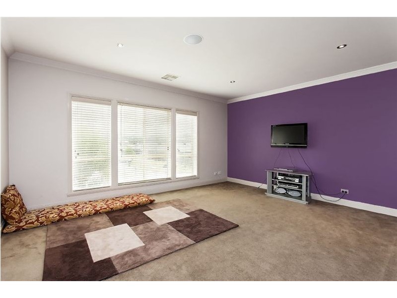 160 Sweeney Drive, Narre Warren VIC 3805