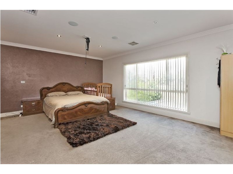 160 Sweeney Drive, Narre Warren VIC 3805