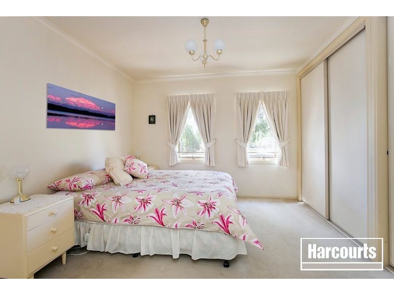 25 Adelong Court, Berwick VIC 3806