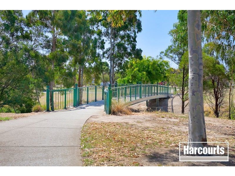 25 Adelong Court, Berwick VIC 3806