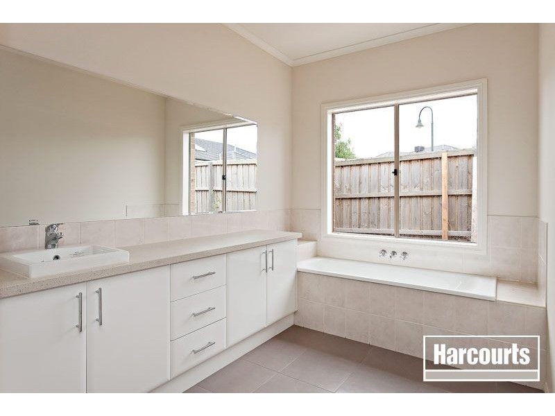 2 Laburnum Street, Berwick VIC 3806