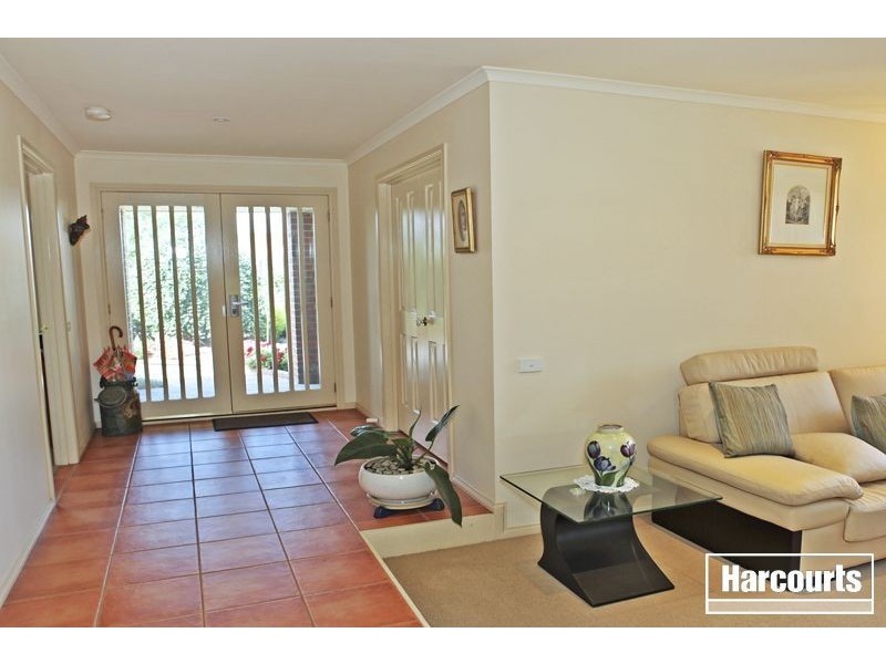 2 Robinswood Parade, Narre Warren South VIC 3805