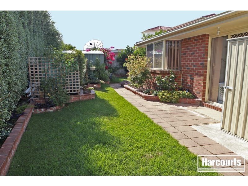 2 Robinswood Parade, Narre Warren South VIC 3805