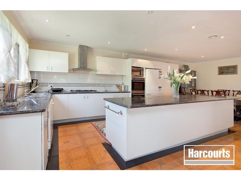 1 Banyalla Drive, Cranbourne West VIC 3977