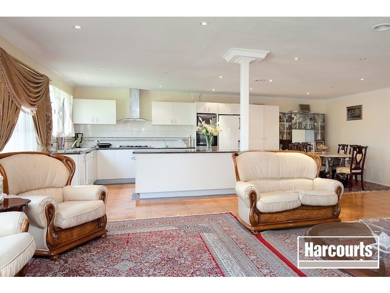 1 Banyalla Drive, Cranbourne West VIC 3977