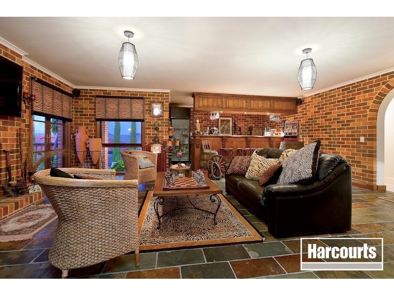 7 Hilltop Close, Narre Warren South VIC 3805