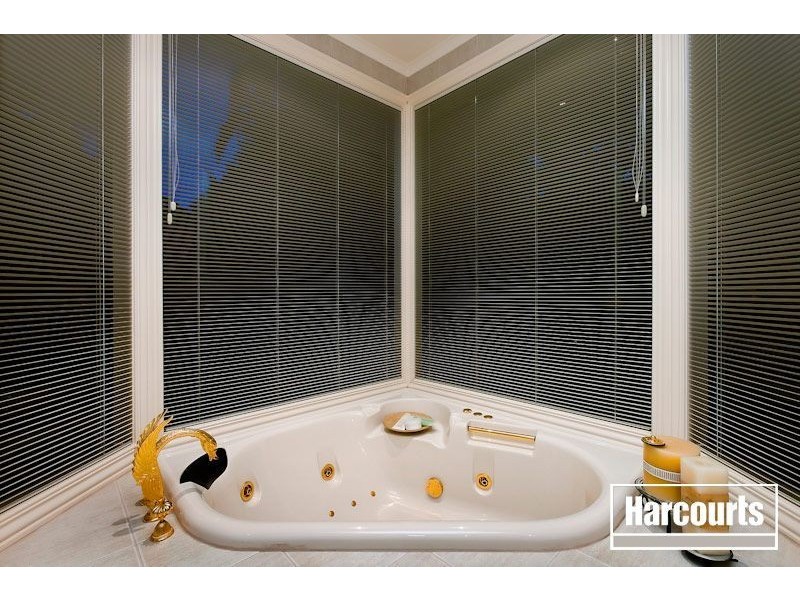 7 Hilltop Close, Narre Warren South VIC 3805