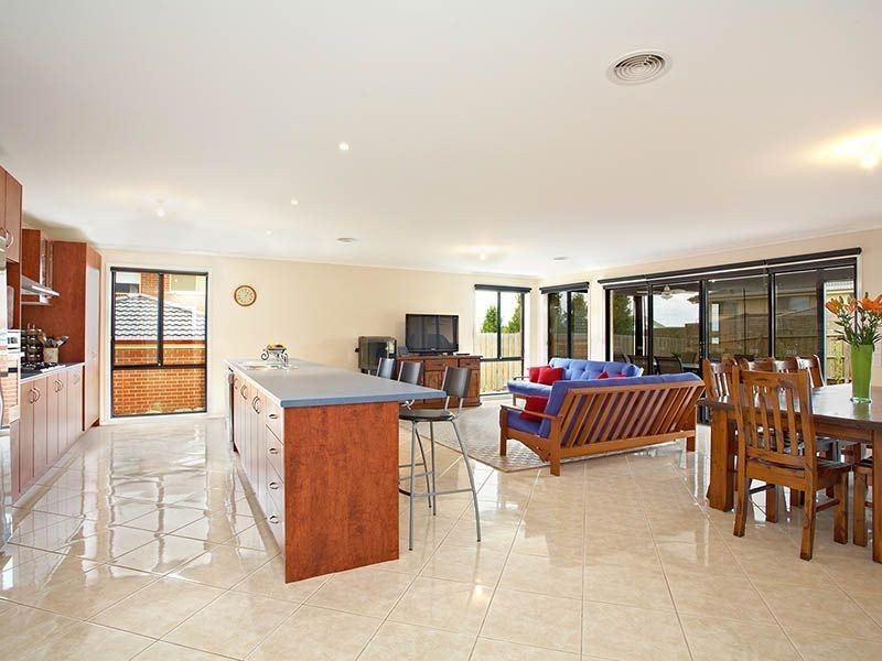 36 Sheldon Drive, Berwick VIC 3806