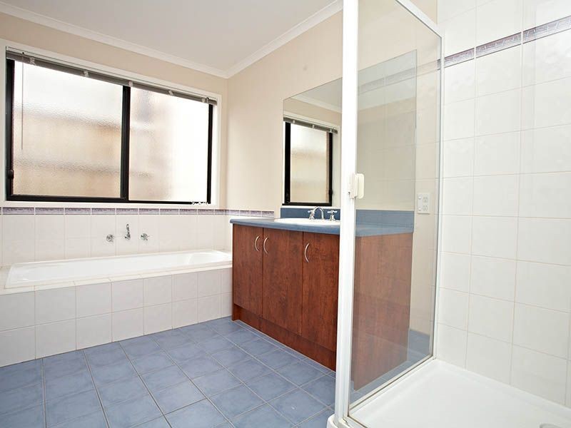 36 Sheldon Drive, Berwick VIC 3806