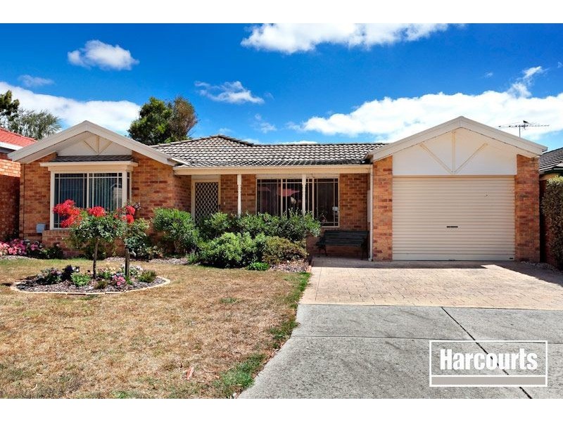 33 Adelong Court, Berwick VIC 3806
