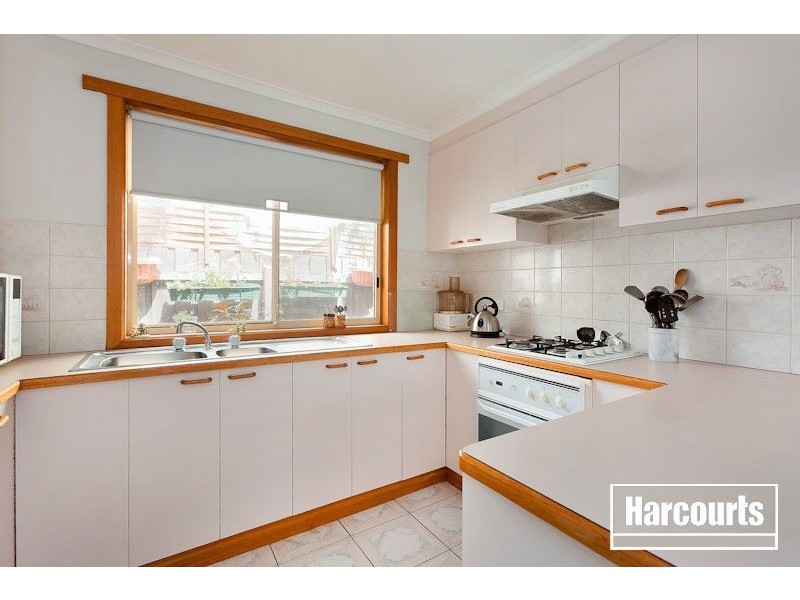 33 Adelong Court, Berwick VIC 3806