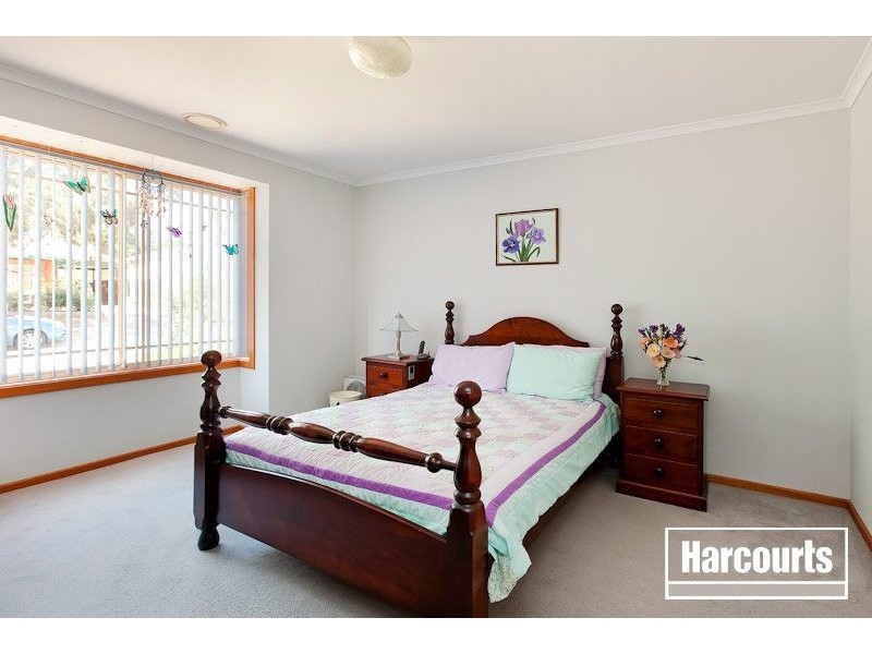 33 Adelong Court, Berwick VIC 3806