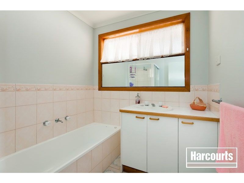 33 Adelong Court, Berwick VIC 3806