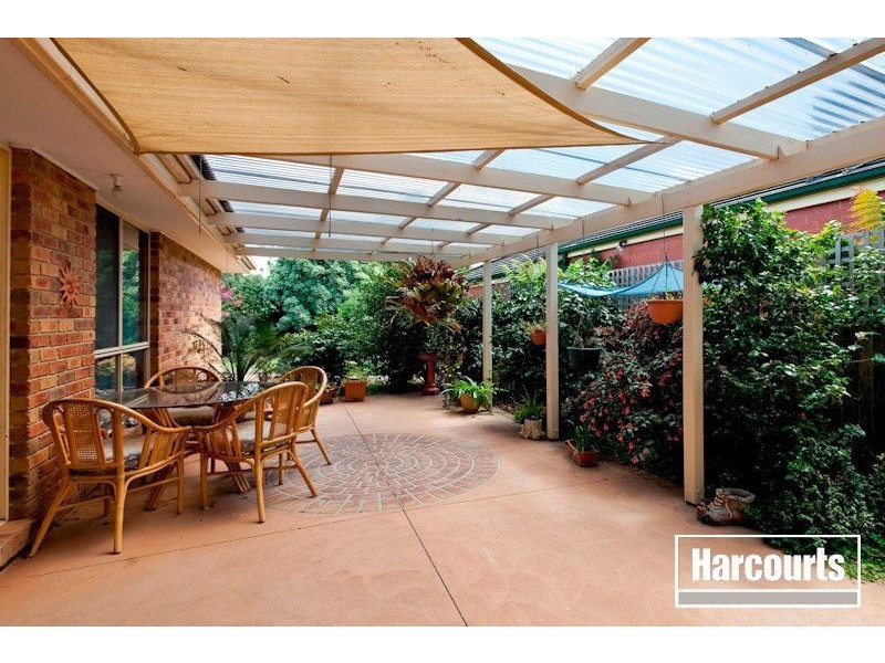 33 Adelong Court, Berwick VIC 3806