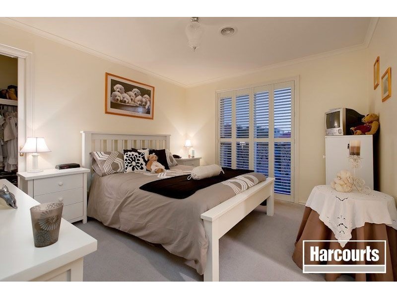 8 Wembley Drive, Berwick VIC 3806