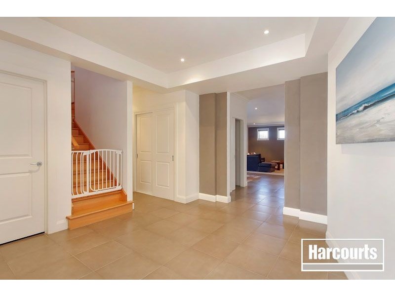 9 Jembecca Drive, Berwick VIC 3806