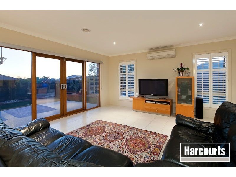 5 St Ives Drive, Narre Warren South VIC 3805