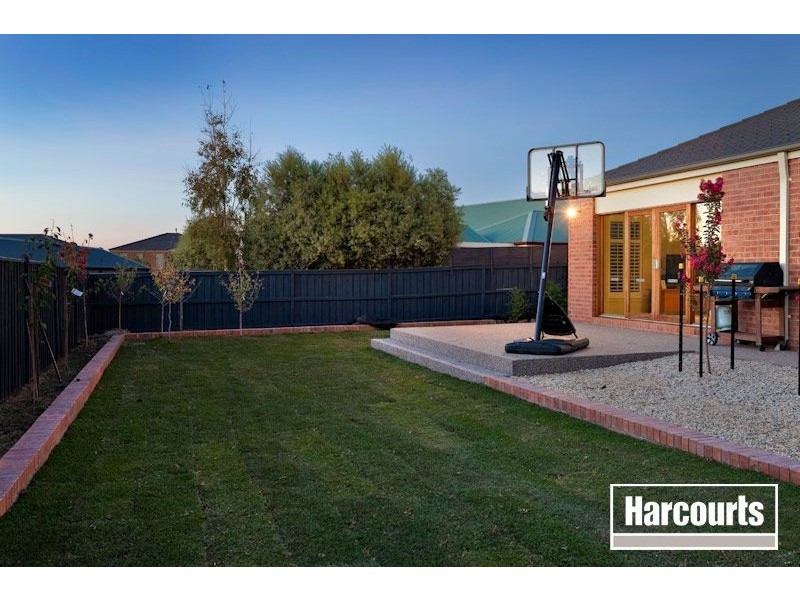 5 St Ives Drive, Narre Warren South VIC 3805