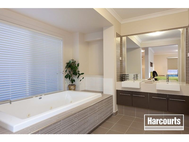 5 St Ives Drive, Narre Warren South VIC 3805