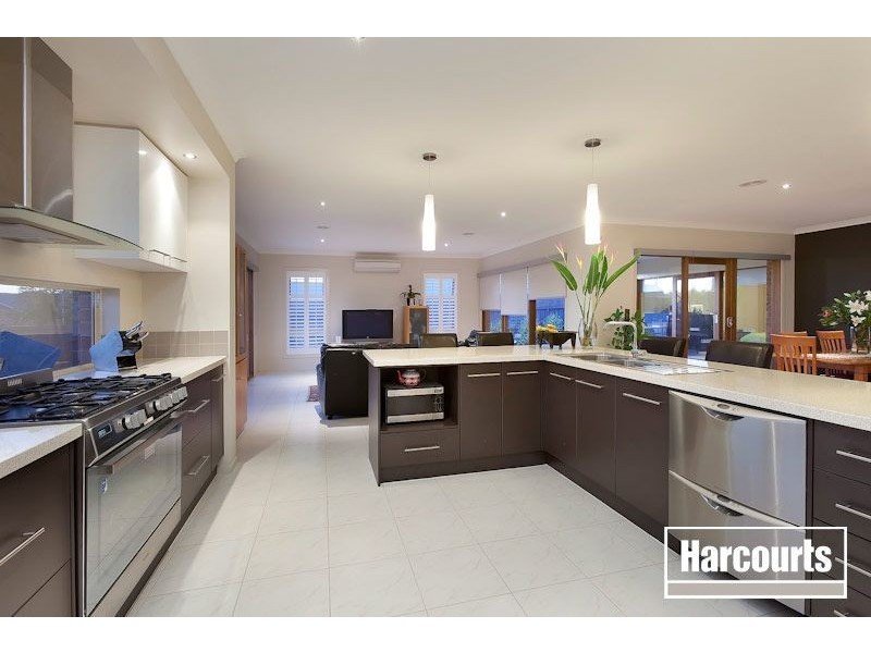 5 St Ives Drive, Narre Warren South VIC 3805